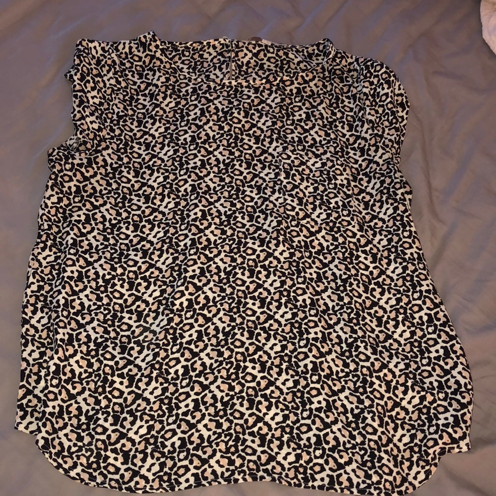 Short sleeve leopard print